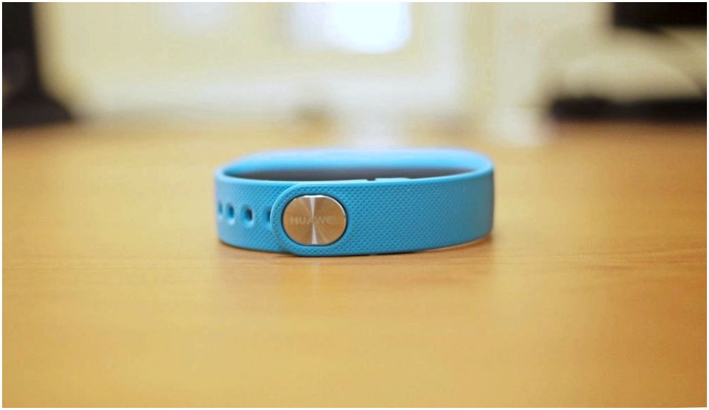 Обзор фитнес-браслета Huawei TalkBand B1: а поговорить?