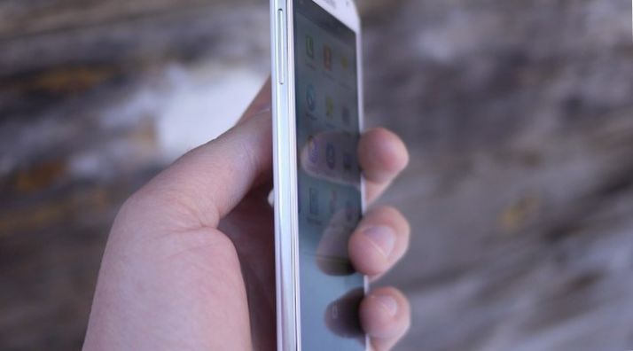 Пластиковый король. Один день с Samsung Galaxy S4 (пластиковый, король, один, день) Пластиковый король. Один день с Samsung Galaxy S4