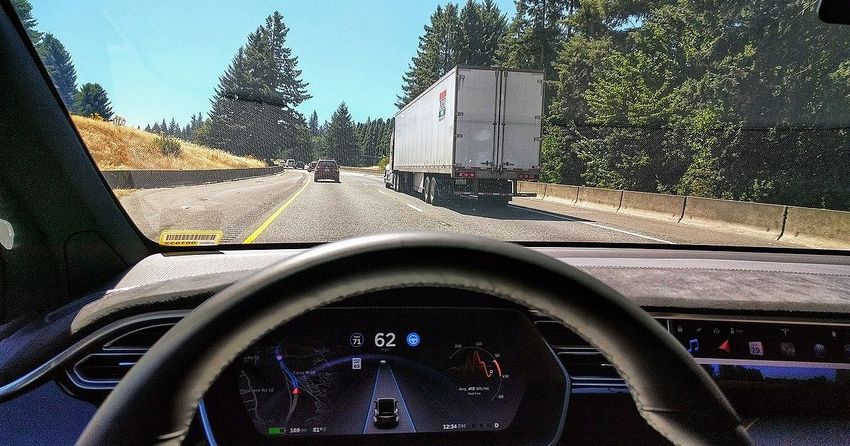 Антивирусная компания McAfee успешно взломала две модели Tesla
