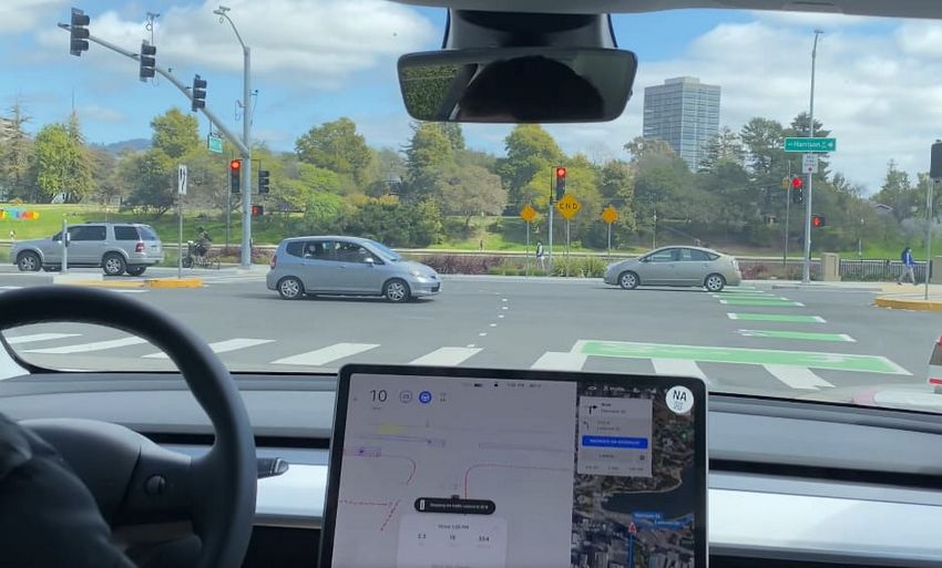 (бета-версия, автономной, системы, tesla, будет, реальной) Бета-версия автономной системы Tesla будет реальной опасностью в городе