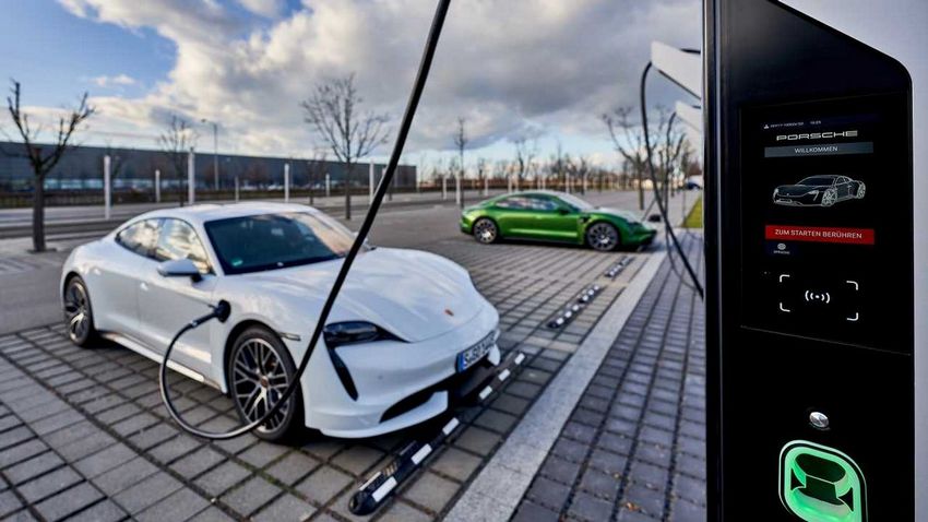 (porsche, устанавливает, самую, мощную) Porsche устанавливает самую мощную зарядную станцию ??в Европе