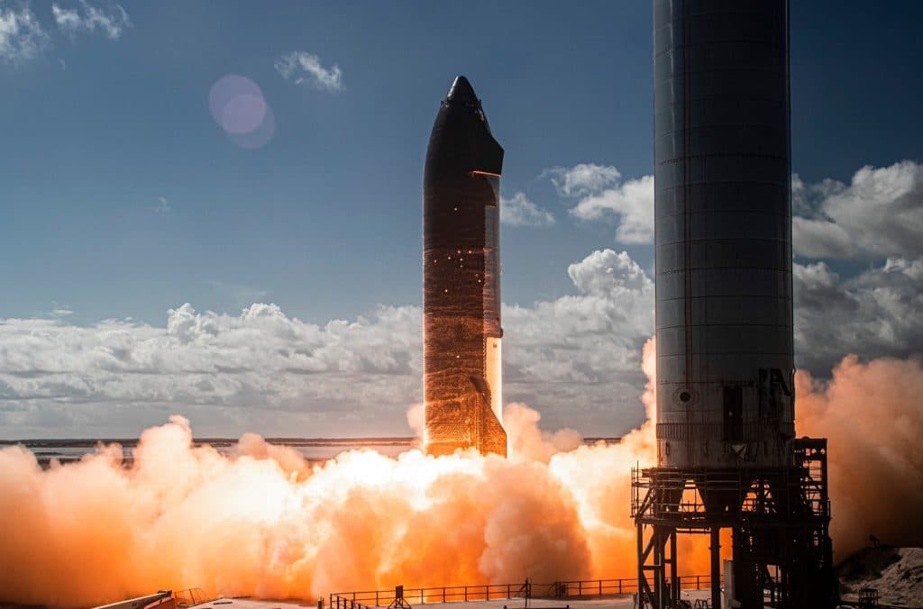 Илон Маск предупреждает о "серьезном" риске банкротства для SpaceX